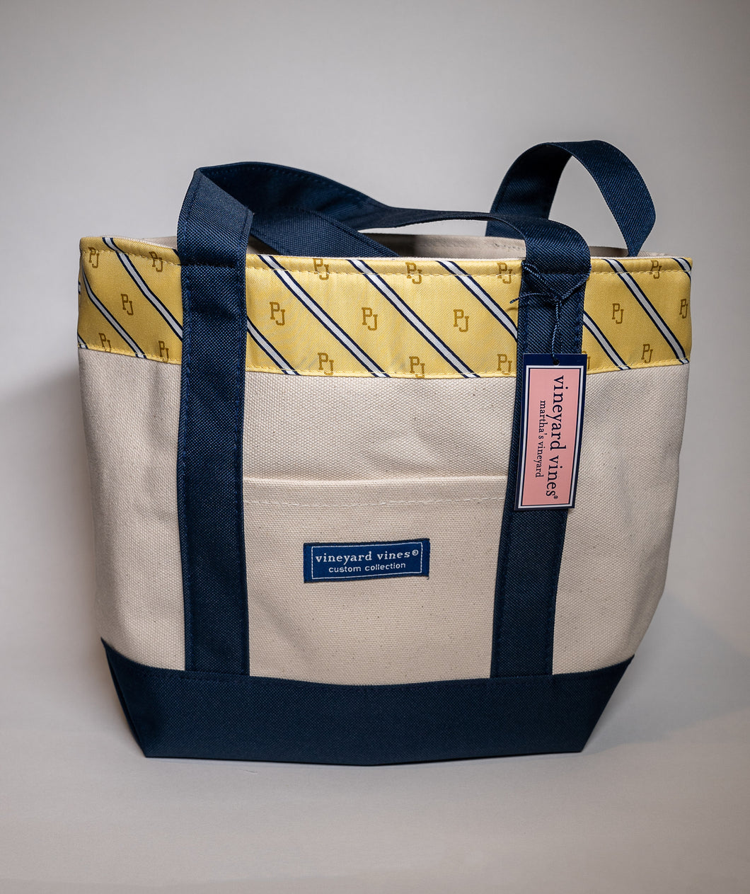 Buy the Vineyard Vines Tote Bag Cream/Navy Sailboat Pattern Canvas |  GoodwillFinds